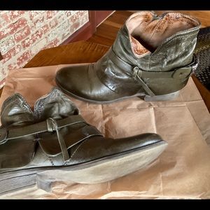 MJUS GREEN LEATHER BOOTIE